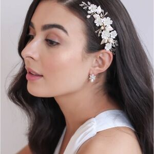 Elegant Floral Hair Accessory